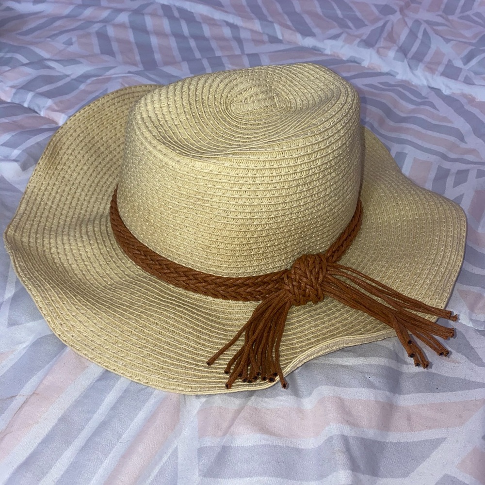 Straw hat - Picture 6 of 6